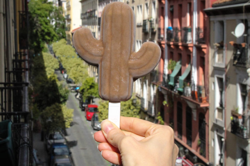 Helado de chocolate y avellanas