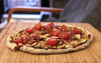 Pizza de sarraceno con jamón y rúcula